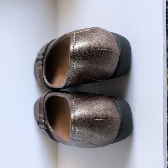 Clarks Collection Pewter Leather Flats Soft Cushion Women's - Picture 6 of 10